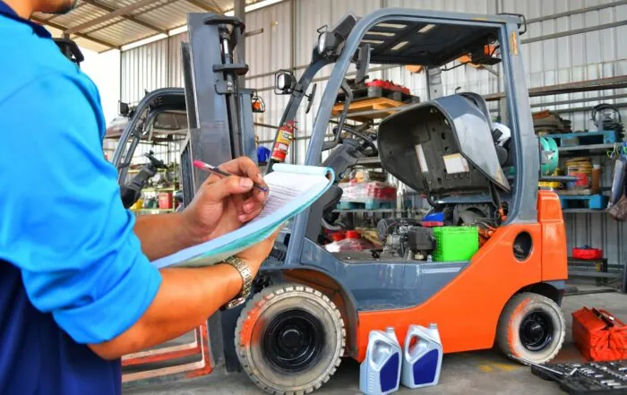 mechanic-is-checking-quality-Forklift-maintenance